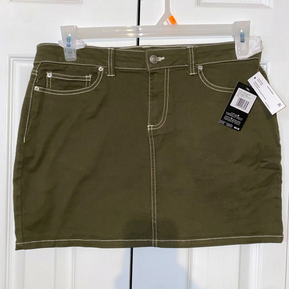 Airwalk Skirt